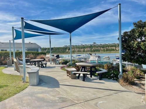 112 Yorktown, Newport Beach CA  92660-6144 exterior