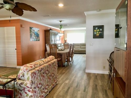 9015 35th St, Pinellas Park, FL 33782-5953