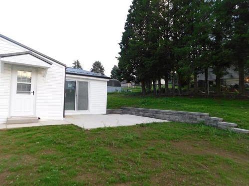 261 Montana Ave, New Kensington PA  15068-2985 exterior
