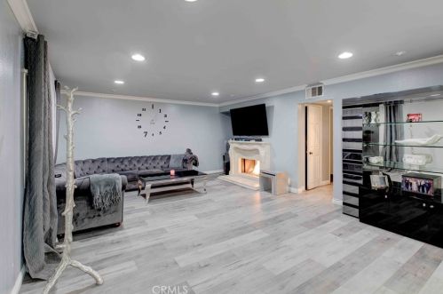 1344 5th St, Glendale, CA 91201-1945