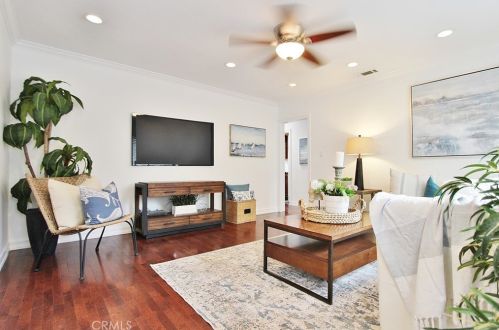 4242 Iroquois Ave, Lakewood, CA 90713-3212