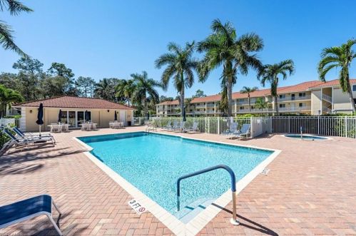 3655 Amberly Cir, Naples FL 34112-8809 exterior