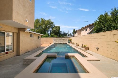 5446 Fulton Ave, Van Nuys, CA 91401-5357