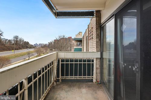 6137 Leesburg Pike, Falls Church VA  22041-2180 exterior