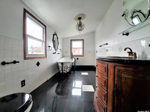 326 Beach 46th St, Far Rockaway NY  11691-1114 exterior