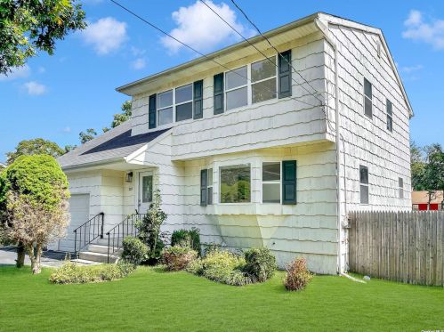 287 Titmus Dr, Manor Park, NY 11950-1523