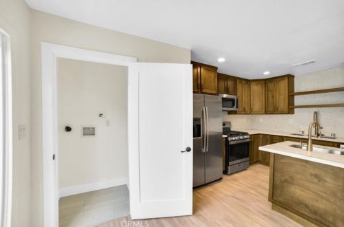 11512 La Maida St, North Hollywood CA  91601-4323 exterior