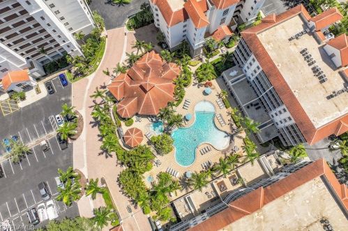 450 Launch Cir, Naples, FL 34108-2355