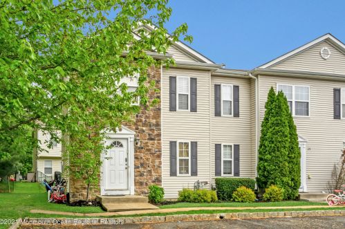 27 Aspen Ct, Lakewood, NJ 08701-4327