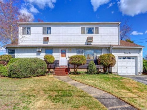 25 Irene St, North Lindenhurst, NY 11757-1204