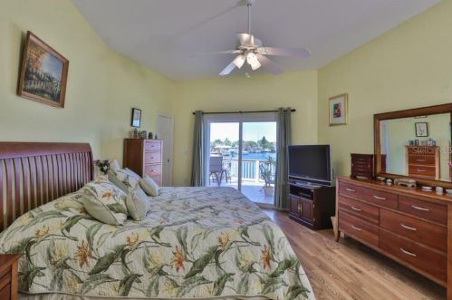 823 Symphony Isles Blvd, Ruskin FL  33572-2743 exterior