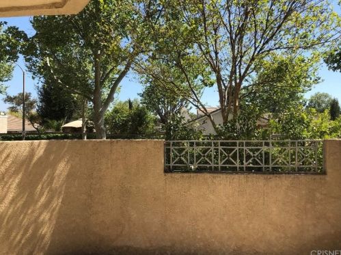 23605 Del Monte Dr, Santa Clarita CA  91355-3366 exterior
