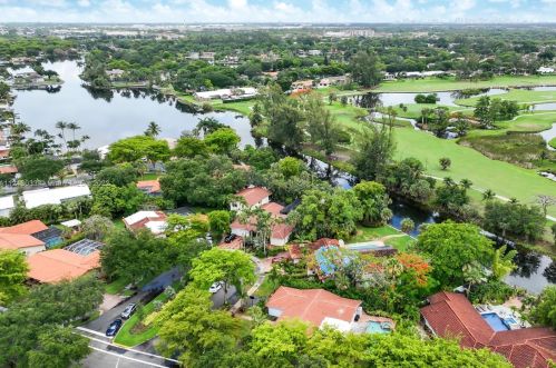 7550 Loch Ness Dr, Hialeah, FL 33014-6014