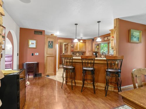 1410 Whitewater Dr, Manitowoc WI 54220-9437 exterior