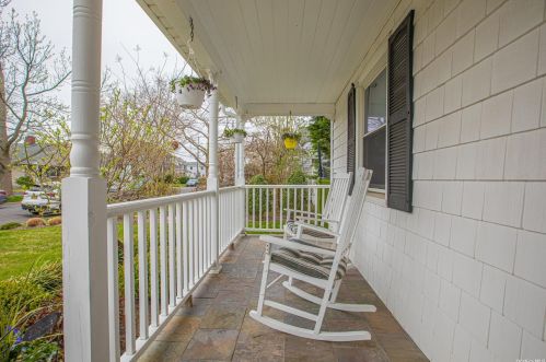 77 Bayside Pl, Amityville, NY 11701-3901