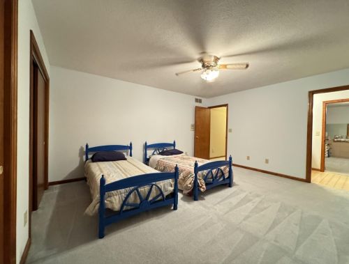 1 Cedar Pt, Newport KY  41076-1743 exterior