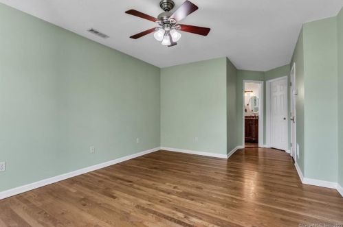 19 Fairlawn Dr, Wallingford CT 06492-2588 exterior