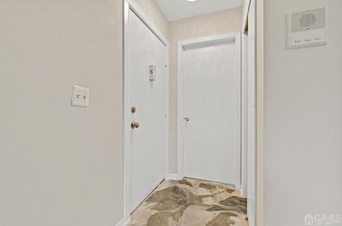 2308 Sayre Dr, Princeton NJ  08540-5861 exterior