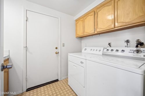 5805 Rainbow Hill Rd, Calabasas CA  91301-4636 exterior