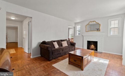 2915 Monroe Pl, Falls Church, VA 22042-2123