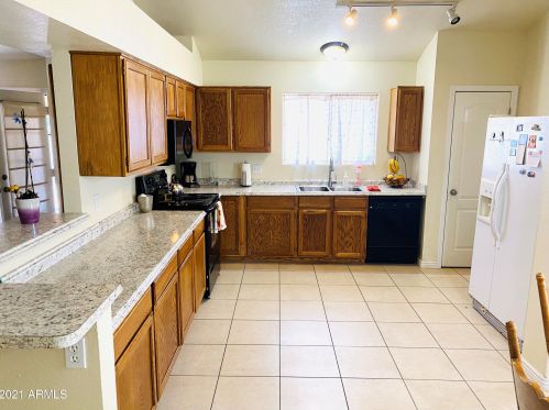 7137 Ocotillo Rd, Glendale, AZ 85303-3005