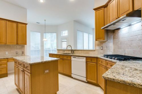 2614 Brighton Dr, Lewisville TX  75028-1463 exterior