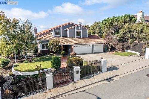 13665 Campus Dr, Oakland, CA 94605-3876