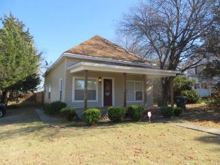 1101 6th St, Chickasha, OK 73018-4618