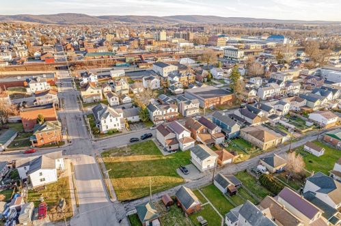 337 Miller St, Latrobe PA  15650-1438 exterior