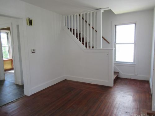 68 Raymond St, United States Coast Guard Ac, CT 06320-3816