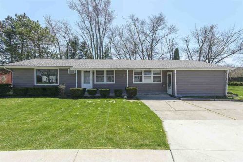 13636 3rd St, Grabill, IN 46741