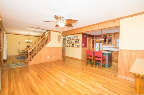 252 17th St, Huntington Station, NY 11746-3321