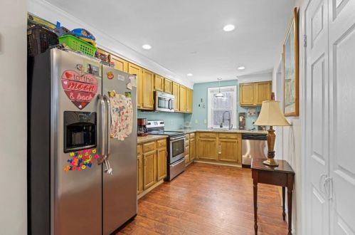 14 Valley Dr, Providence RI  02919-3032 exterior