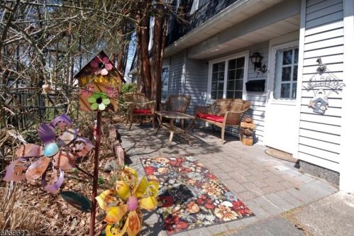 7 Pine Ct, West Paterson, NJ 07424-1314