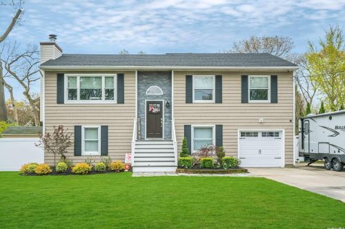 412 Mollie Blvd, Holbrook, NY 11741-2922