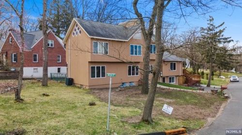 17 Hickory Dr, Oakland NJ  07436-2606 exterior