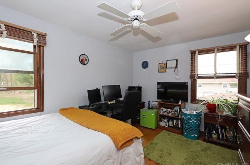 15 Benneville Rd, Milford CT  06461-2432 exterior