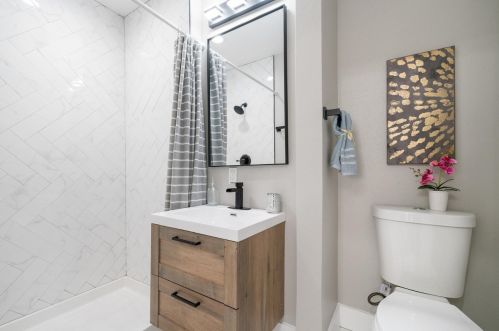 1433 Adeline St, Oakland CA  94607-2800 exterior