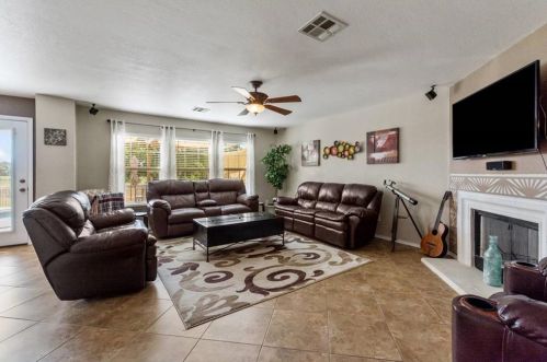 279 Bella Vista Cir, Uhland, TX 78640-8735