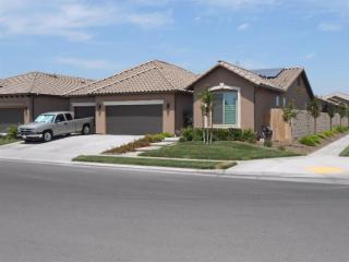 5879 Burns Ave, Fresno, CA 93727-9019