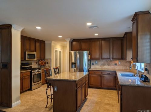 29756 Creekbed Rd, Santa Clarita, CA 91384-3582