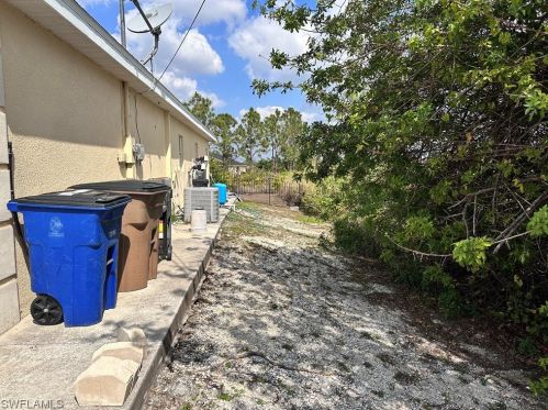 3912 16th St, Lehigh Acres, FL 33976-3302
