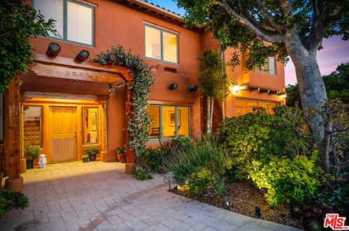 20626 Medley Ln, Topanga CA  90290-3320 exterior