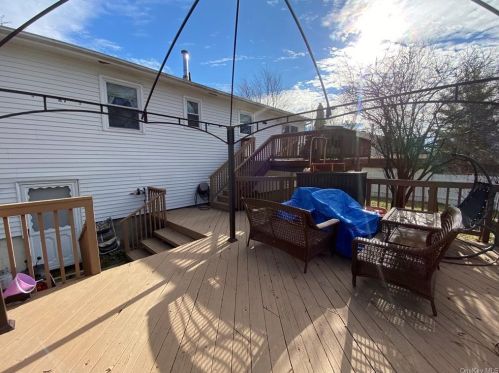 8 Frederick St, Middletown, NY 10941-1607