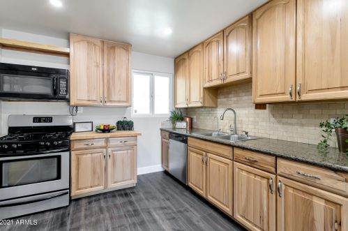 8136 12 St, Phoenix AZ 85022-3137 exterior