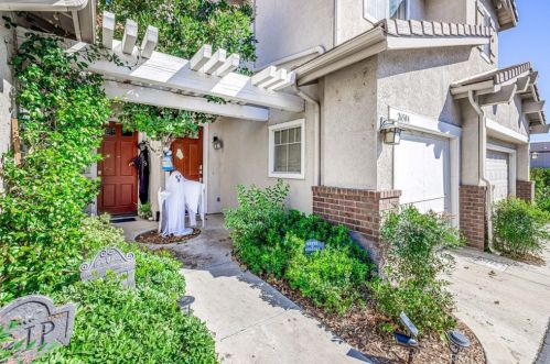 26504 Rock Creek Dr, Santa Clarita, CA 91354-2517