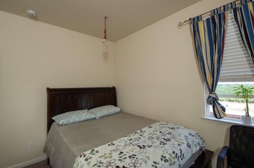 730 Sawtooth St, Manteca CA  95337-7827 exterior