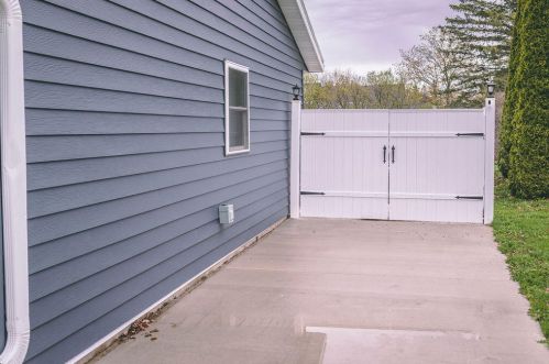 1716 Eisenhower St, New Holstein, WI 53061-1632