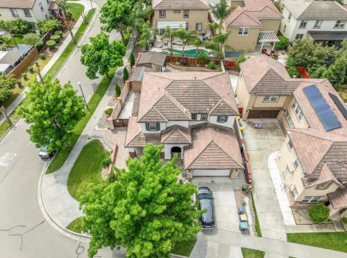 576 Bramblewood Ave, Lathrop CA 95330-9370 exterior