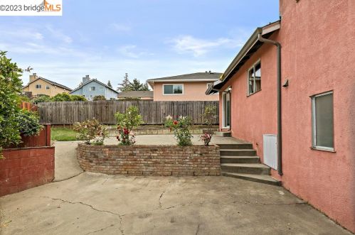 25284 Windfeldt Rd, Hayward, CA 94541-5623